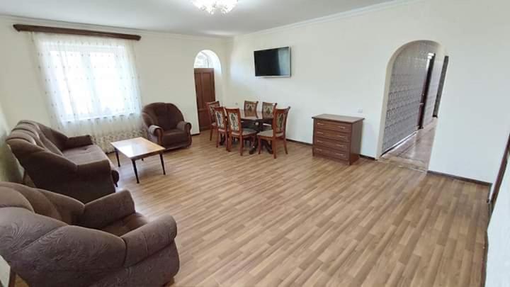 Elegaya Guest House Iczewan Zewnętrze zdjęcie